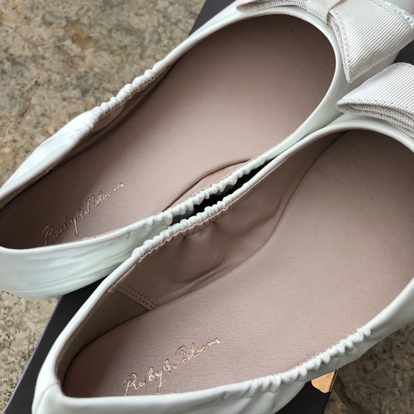 Ruby & Bloom Girls White Shoes Flats - Picture 4 of 5